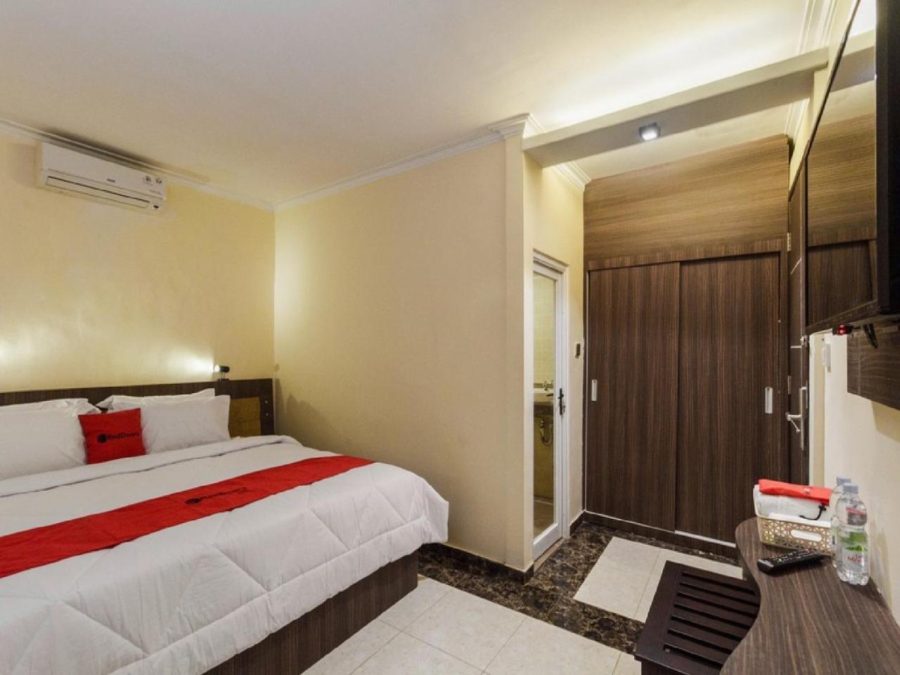 Reddoorz Plus @ Boulevard Panakkukang Makassar Exterior foto
