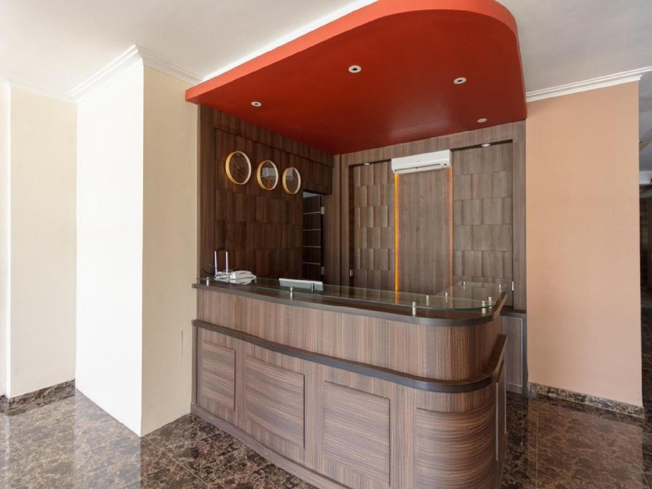 Reddoorz Plus @ Boulevard Panakkukang Makassar Exterior foto