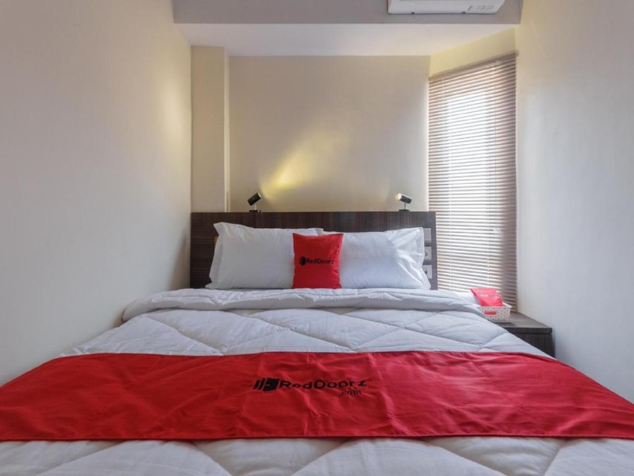 Reddoorz Plus @ Boulevard Panakkukang Makassar Exterior foto