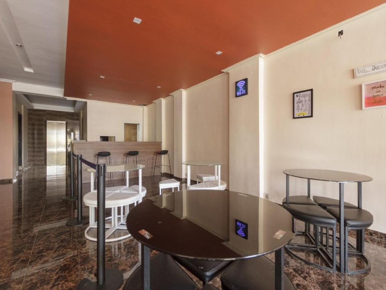 Reddoorz Plus @ Boulevard Panakkukang Makassar Exterior foto