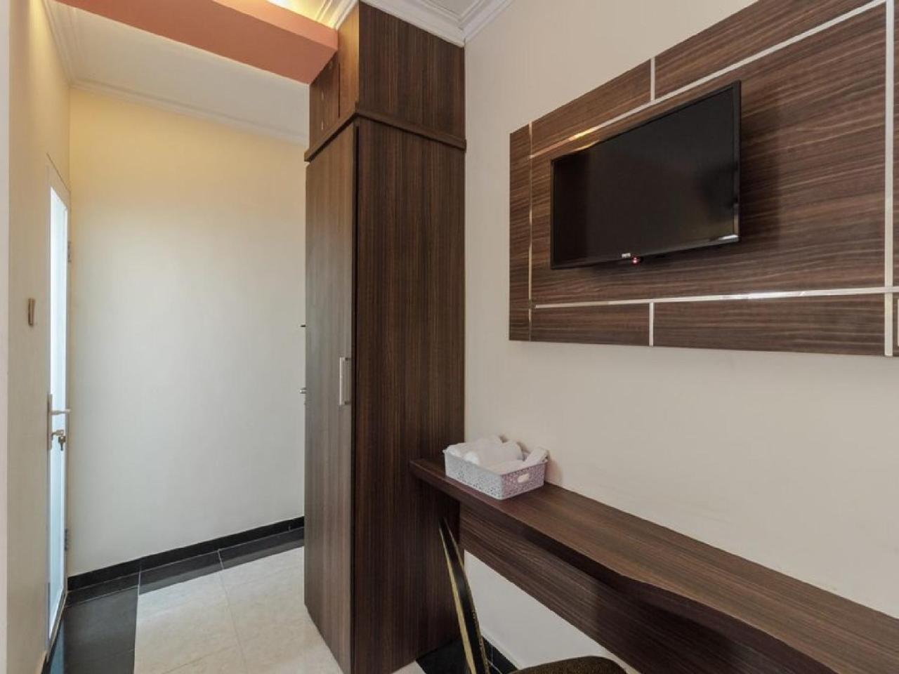 Reddoorz Plus @ Boulevard Panakkukang Makassar Exterior foto