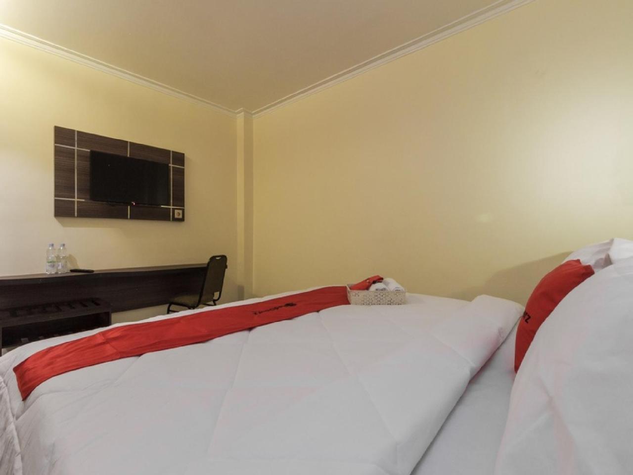 Reddoorz Plus @ Boulevard Panakkukang Makassar Exterior foto