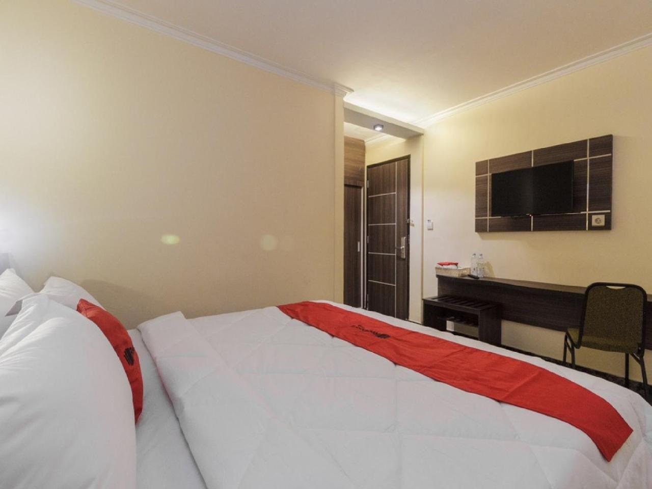 Reddoorz Plus @ Boulevard Panakkukang Makassar Exterior foto