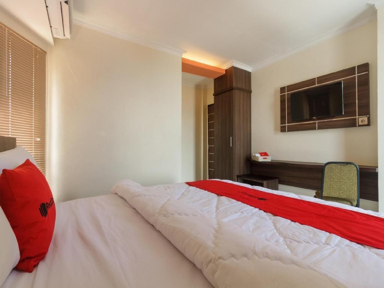Reddoorz Plus @ Boulevard Panakkukang Makassar Exterior foto